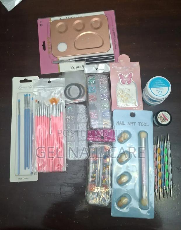 Nail Design and Accessories Kit