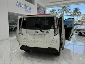 Toyota Tank 1.0 AWD 2019 Pearl