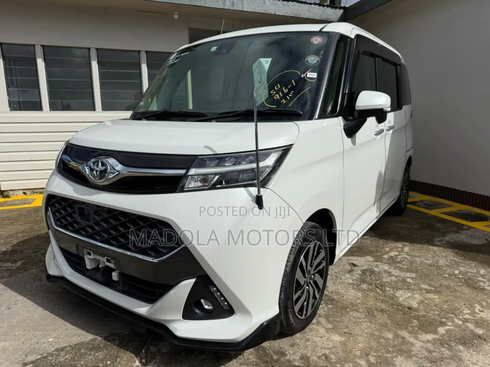 Toyota Tank 1.0 AWD 2019 Pearl