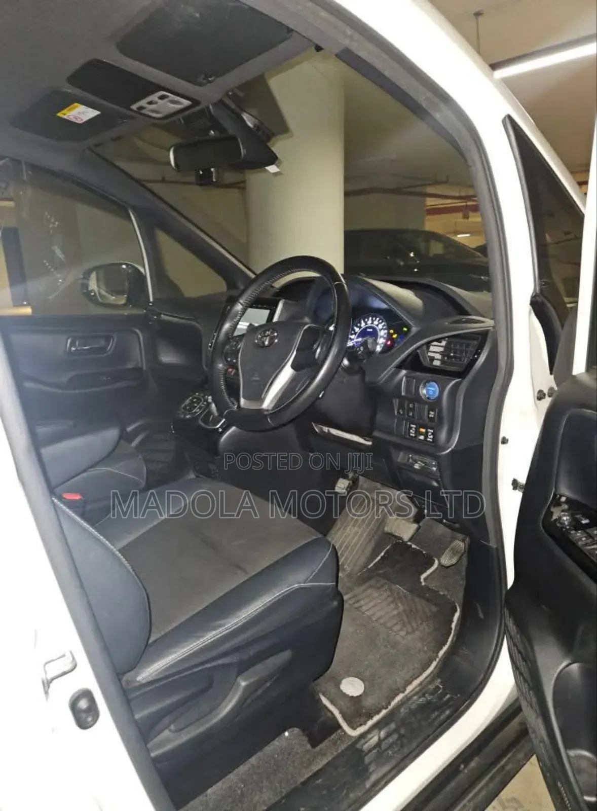 Toyota Noah 1.8 FWD Hybrid (7 seater) 2019 White