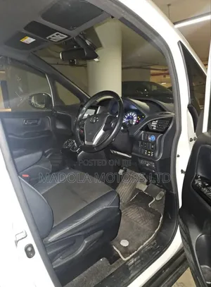 Toyota Noah 1.8 FWD Hybrid (7 seater) 2019 White