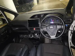 Toyota Noah 1.8 FWD Hybrid (7 seater) 2019 White