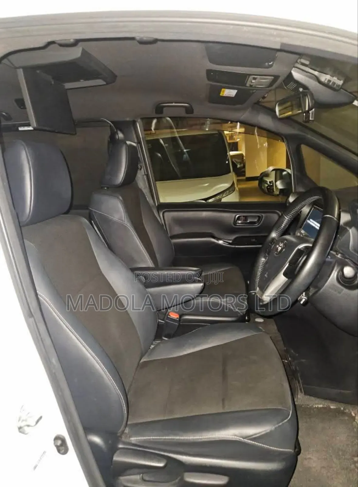 Toyota Noah 1.8 FWD Hybrid (7 seater) 2019 White