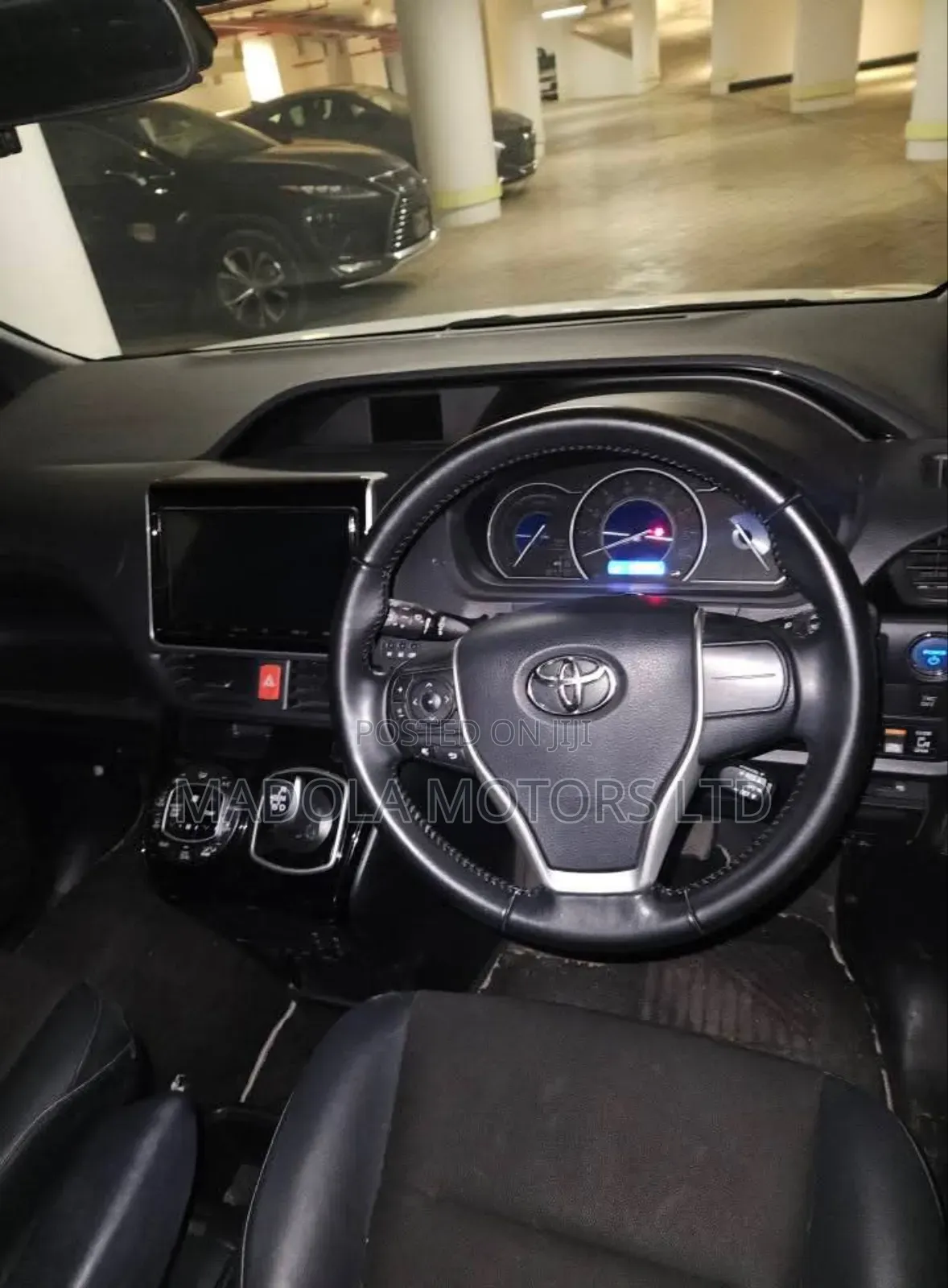 Toyota Noah 1.8 FWD Hybrid (7 seater) 2019 White