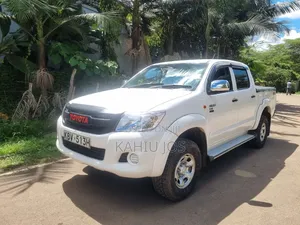 Toyota Hilux 2013 Off white