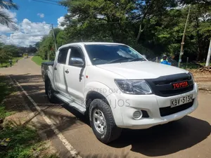 Toyota Hilux 2013 Off white