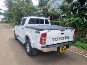 Toyota Hilux 2013 Off white