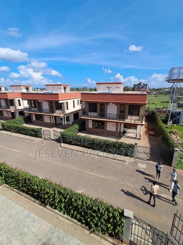 5bdrm Townhouse / Terrace in Syokimau Mombasa, Gateway Mall Area