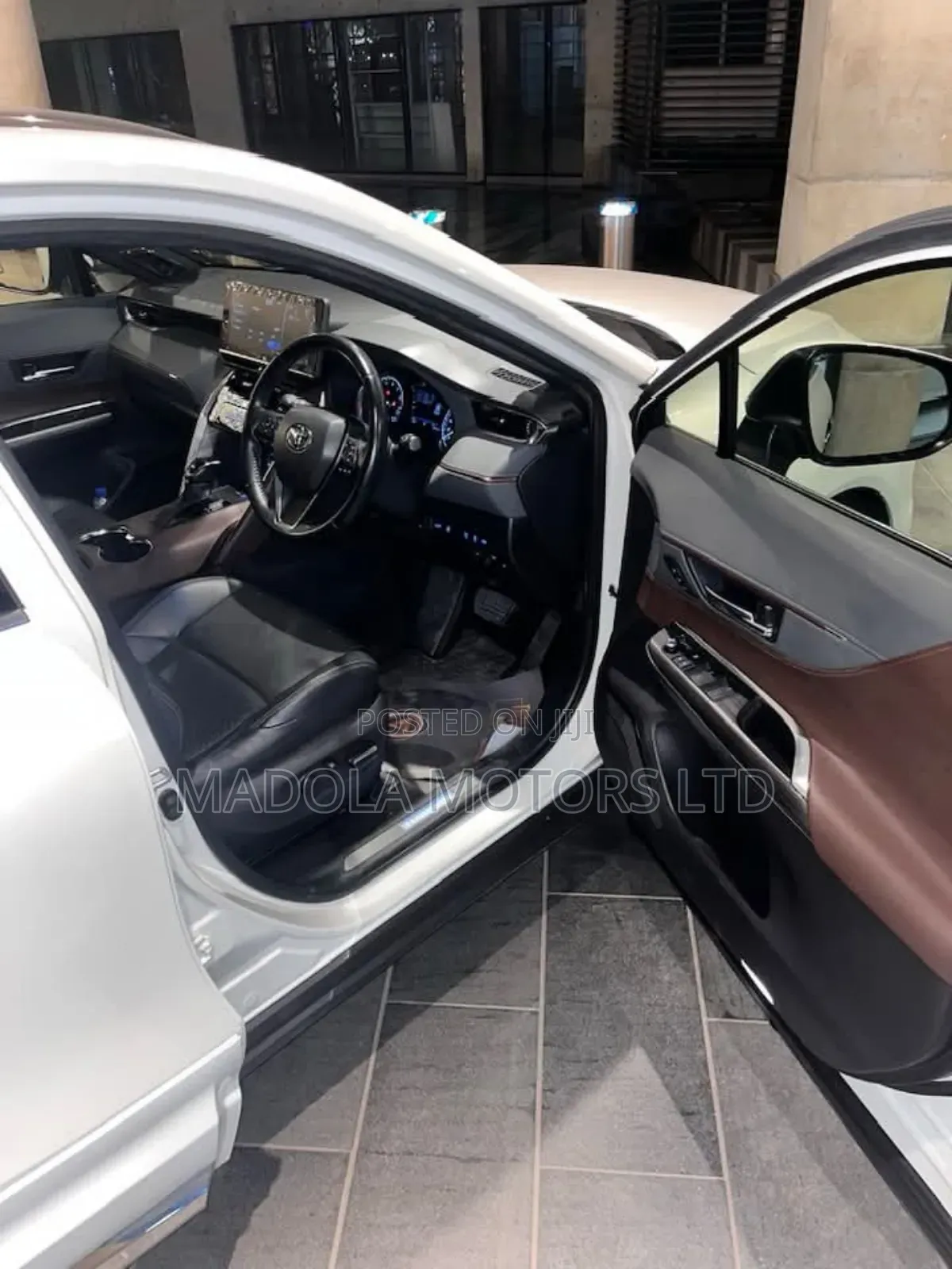 Toyota Harrier 2.0 4WD 2020 White