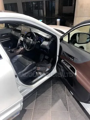 Toyota Harrier 2.0 4WD 2020 White