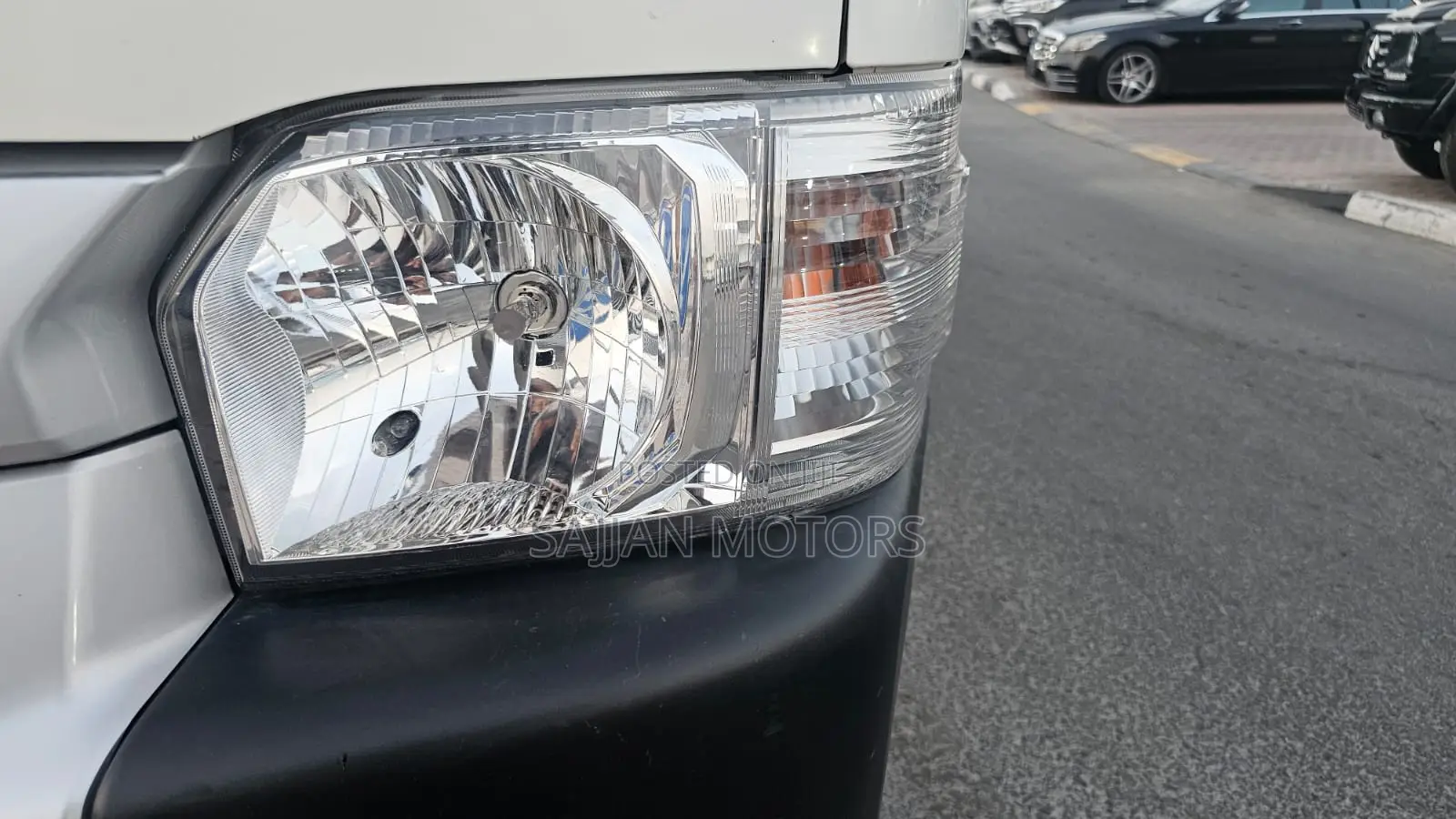 Toyota HiAce 2019 White