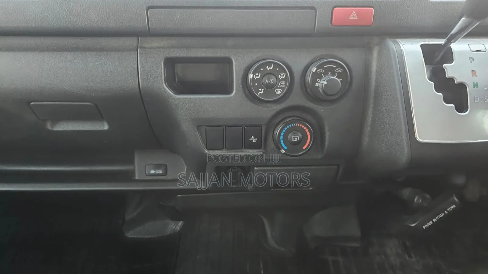 Toyota HiAce 2019 White