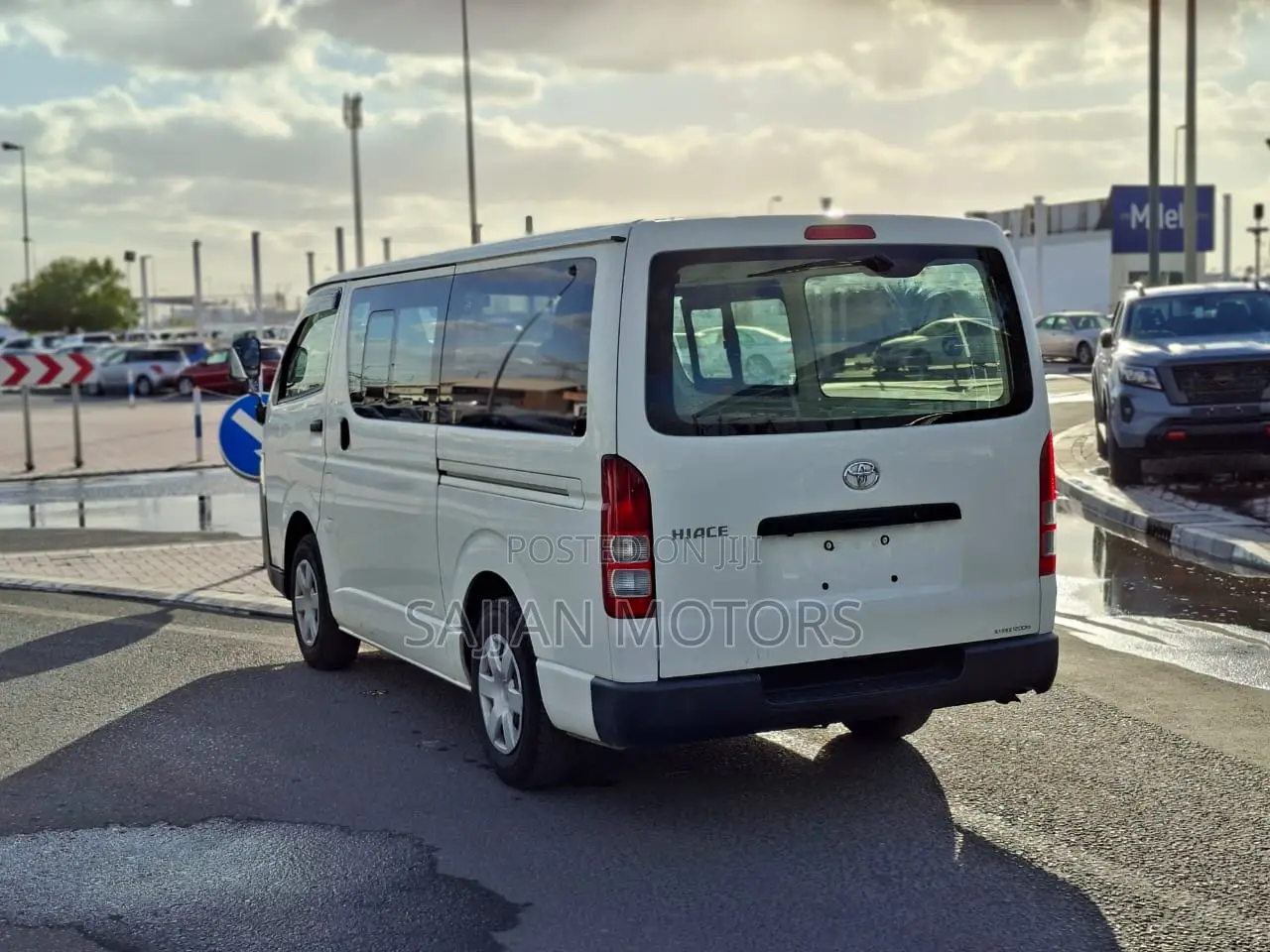 Toyota HiAce 2019 White