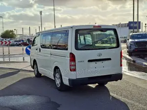 Toyota HiAce 2019 White