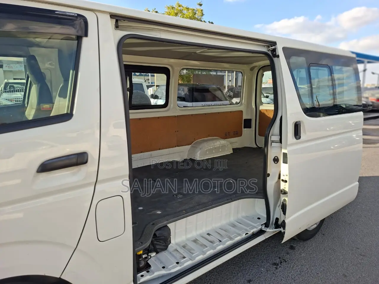 Toyota HiAce 2019 White