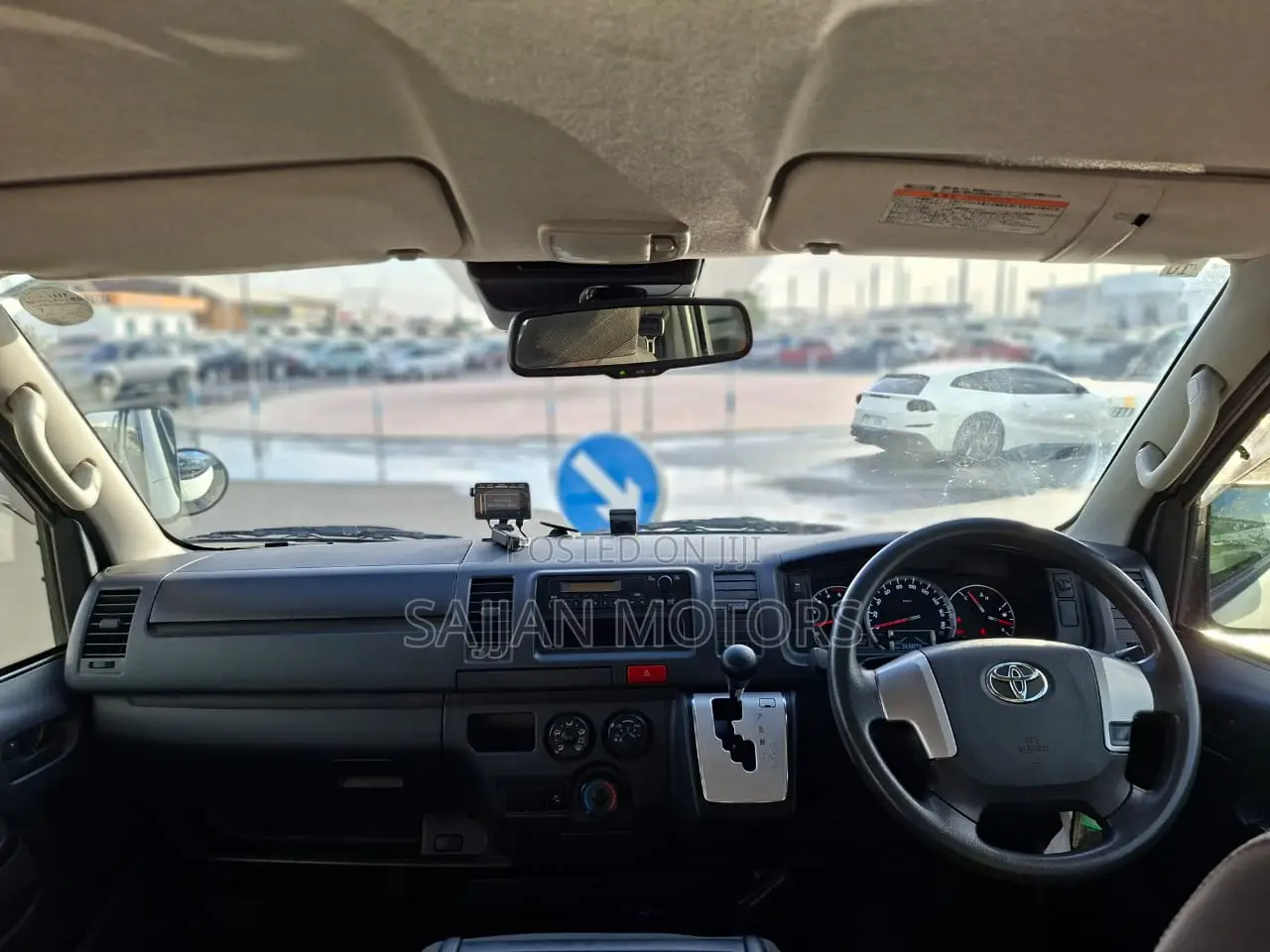 Toyota HiAce 2019 White