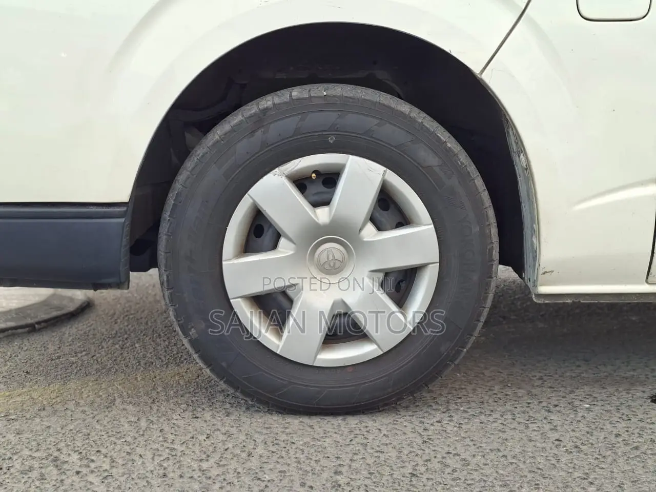 Toyota HiAce 2019 White