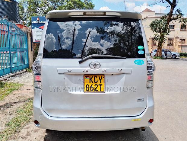 Toyota Voxy 2013 Silver - thumbnail 2