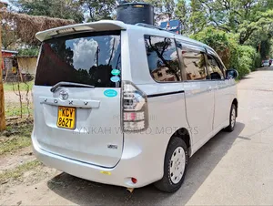 Toyota Voxy 2013 Silver