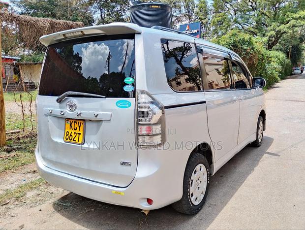Toyota Voxy 2013 Silver - thumbnail 4