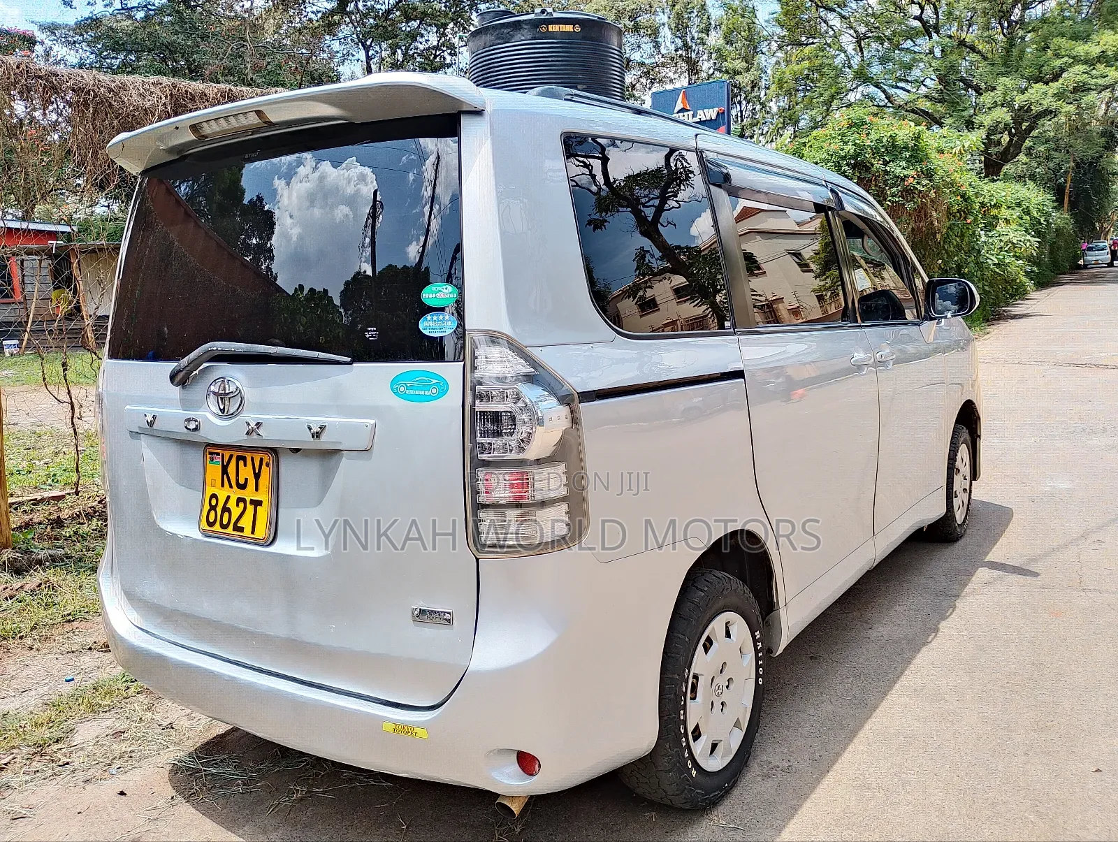 Toyota Voxy 2013 Silver