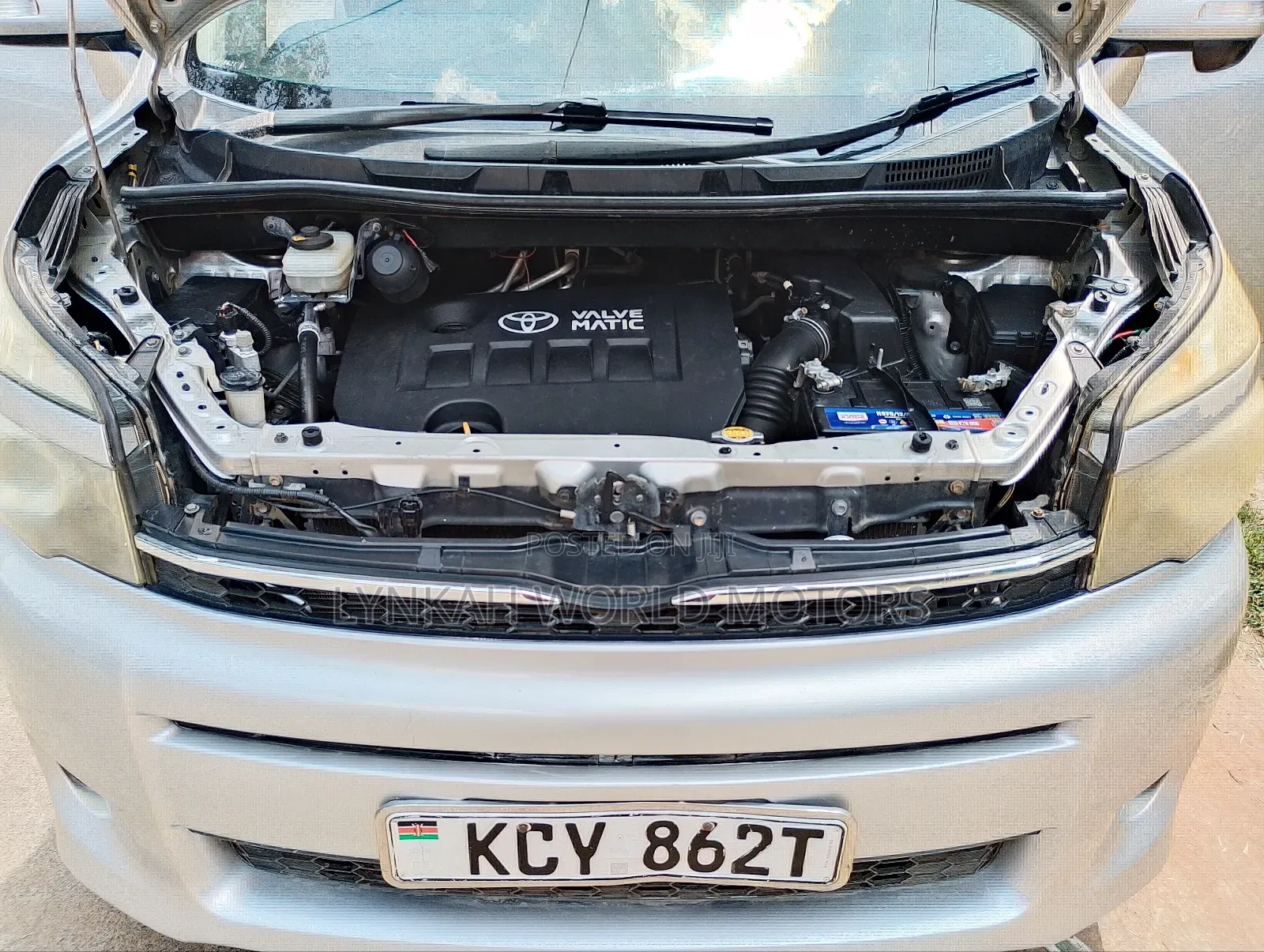 Toyota Voxy 2013 Silver