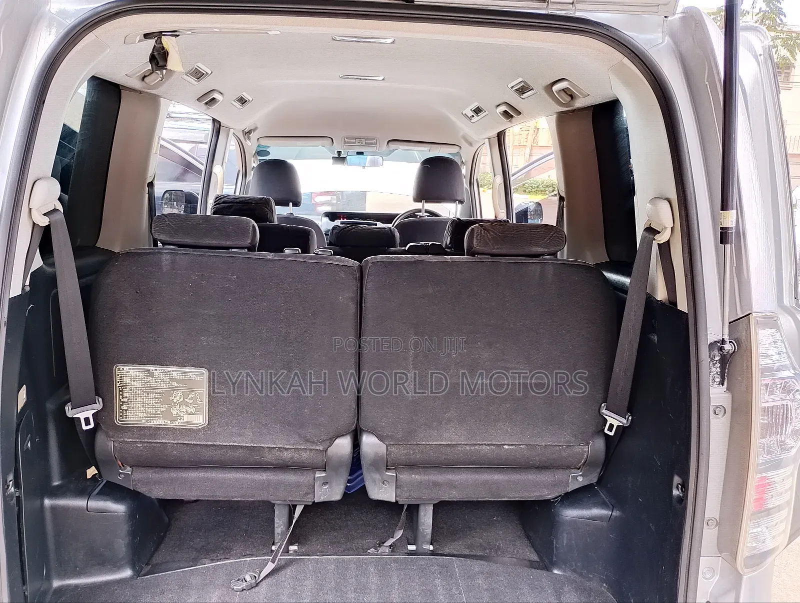 Toyota Voxy 2013 Silver