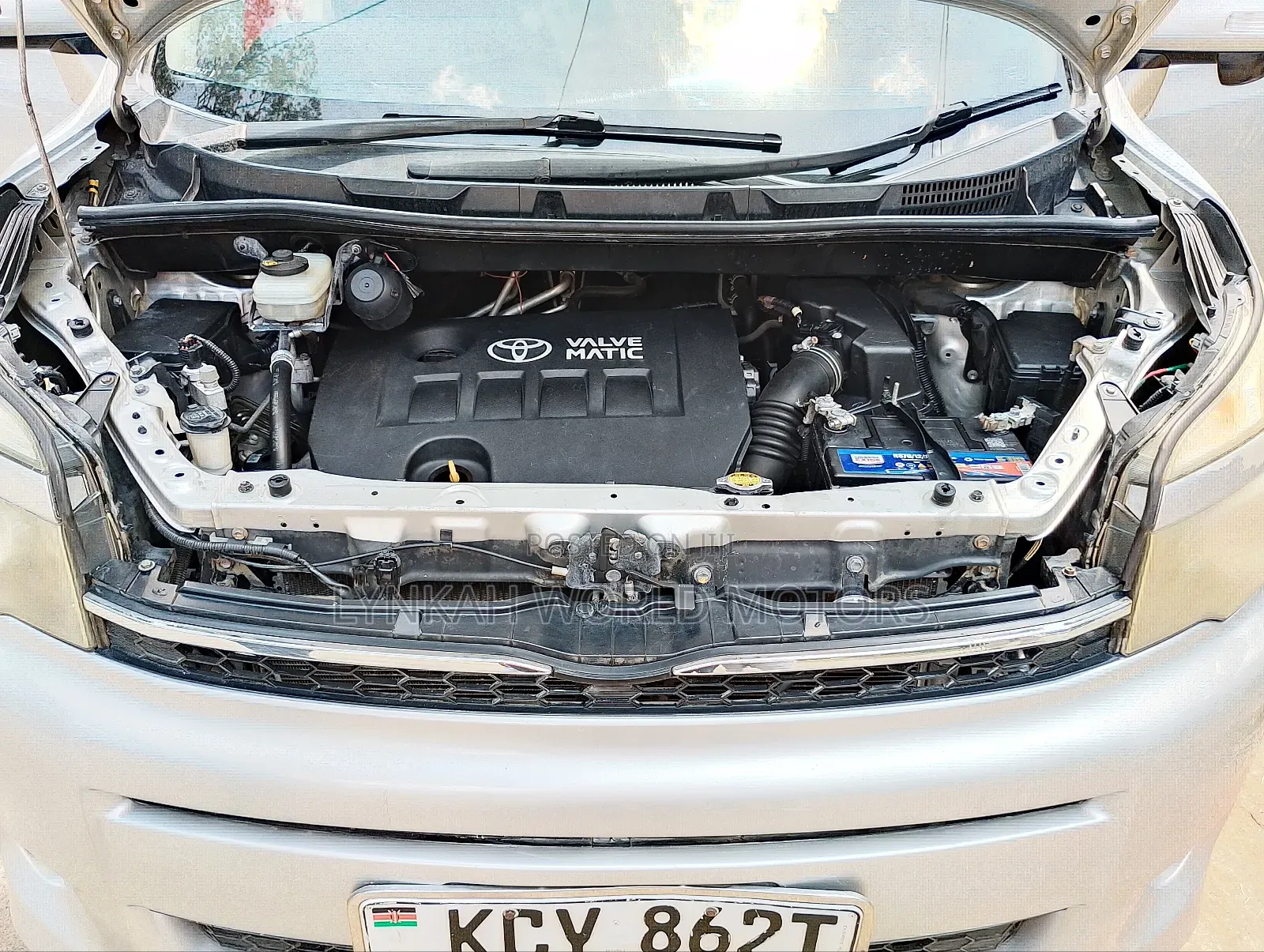 Toyota Voxy 2013 Silver