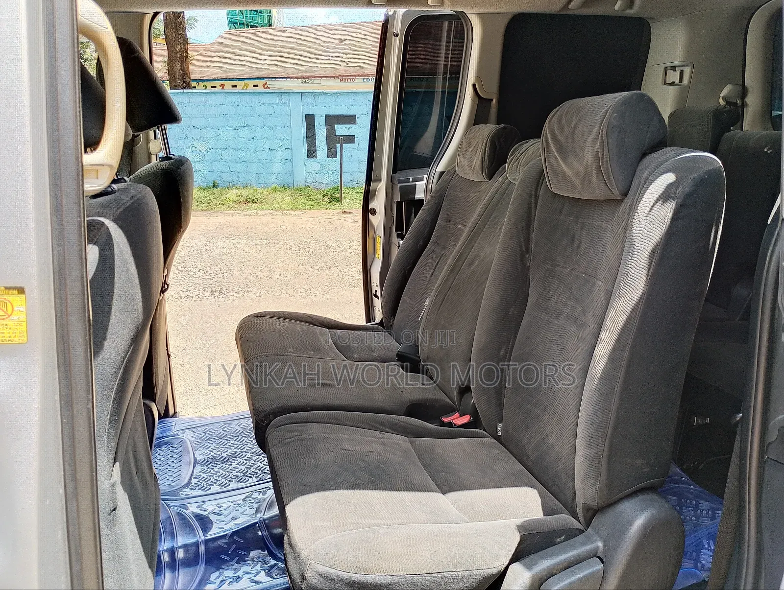 Toyota Voxy 2013 Silver