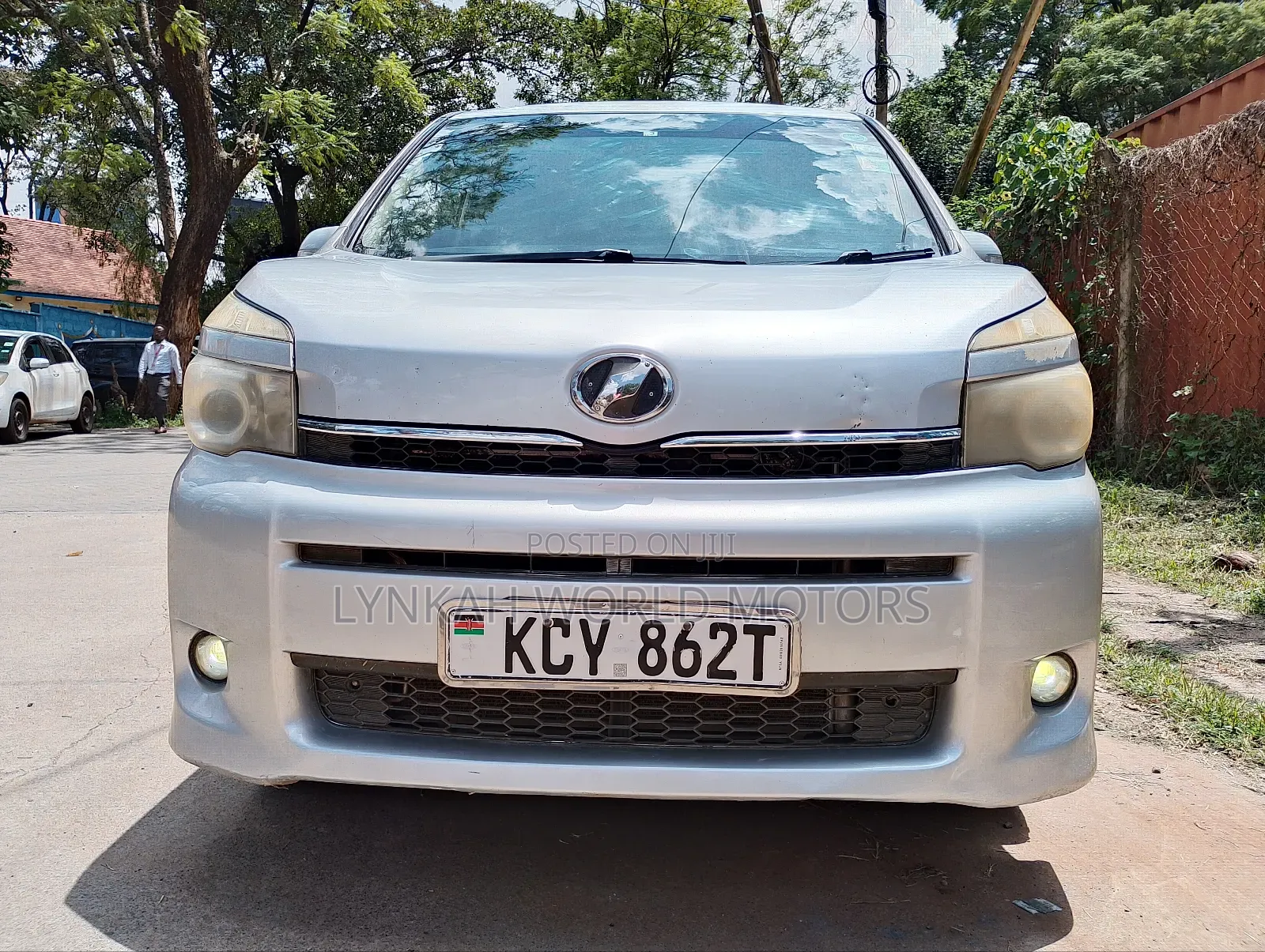 Toyota Voxy 2013 Silver
