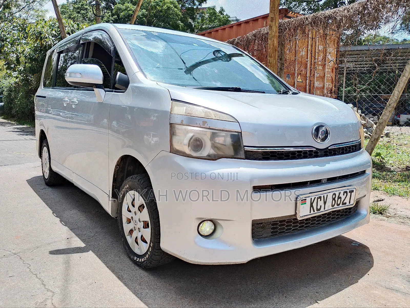 Toyota Voxy 2013 Silver