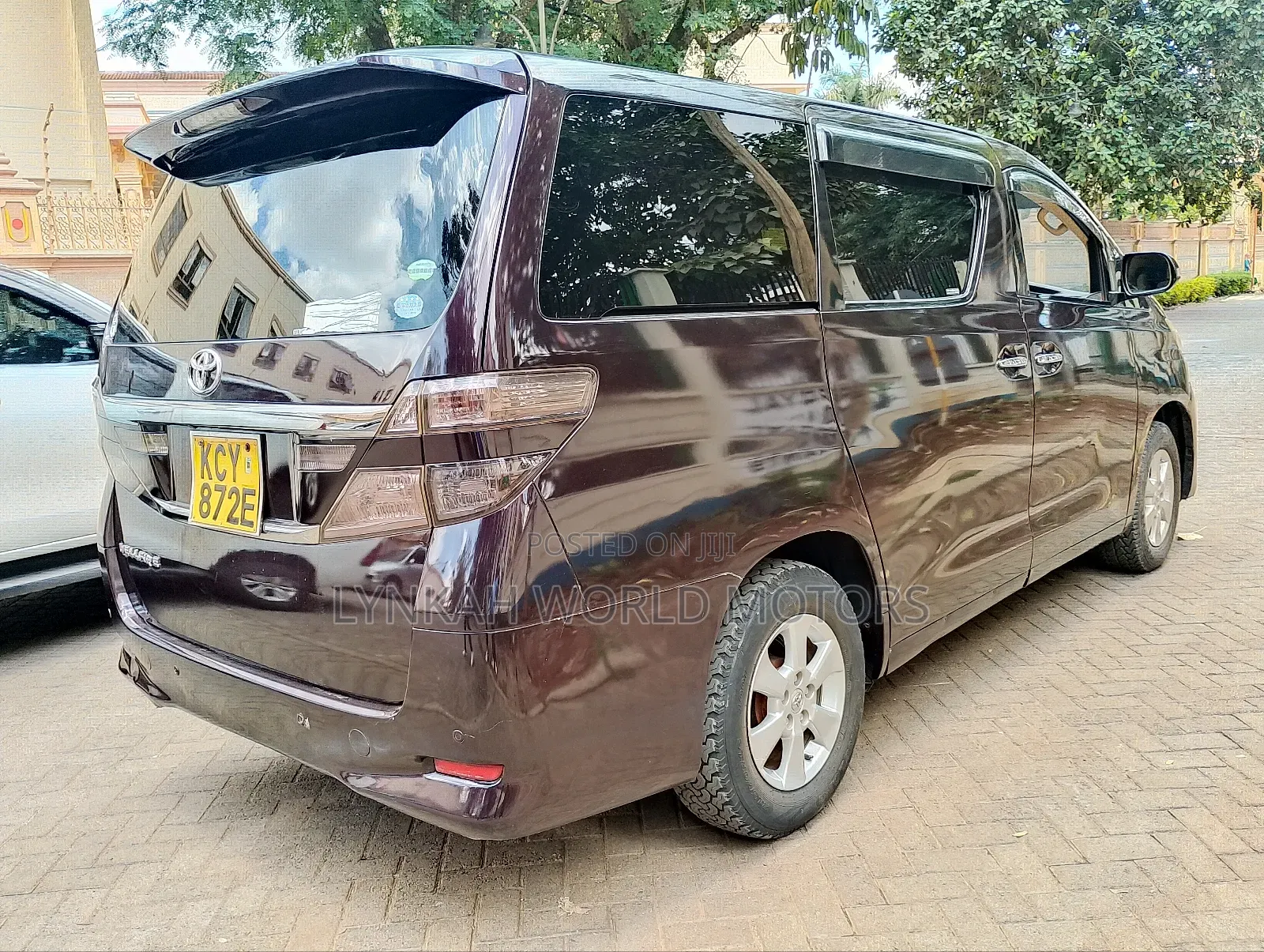 Toyota Vellfire 2013
