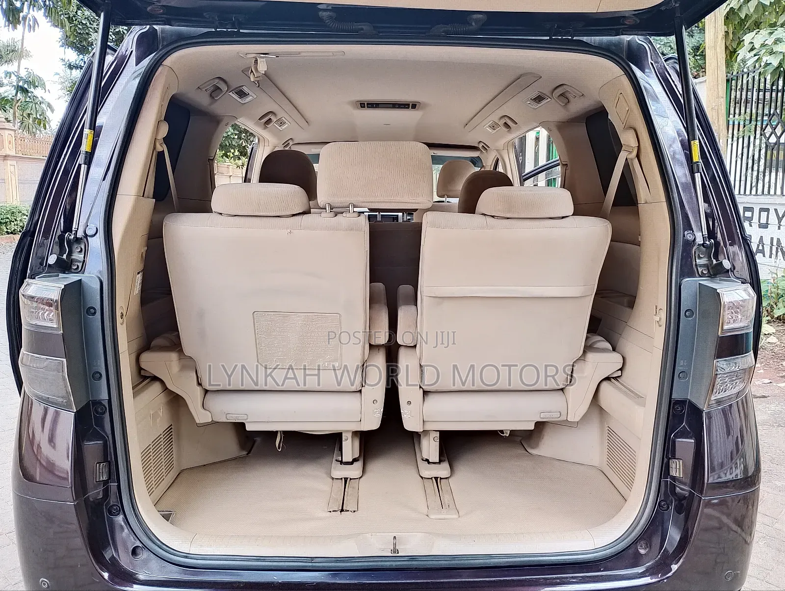 Toyota Vellfire 2013