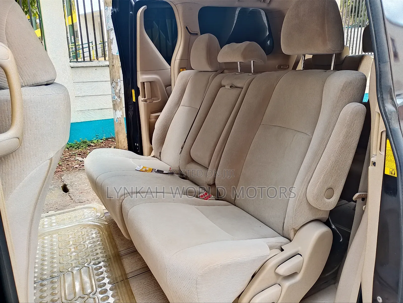 Toyota Vellfire 2013