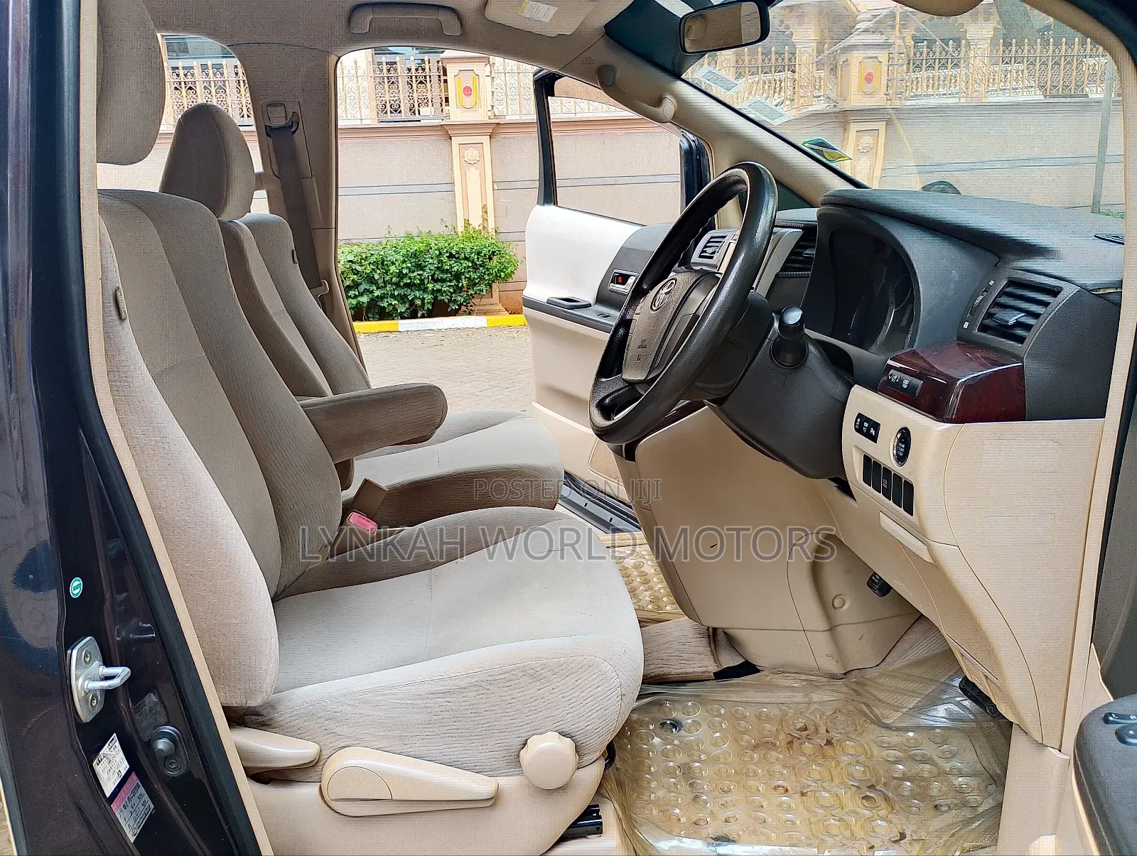Toyota Vellfire 2013