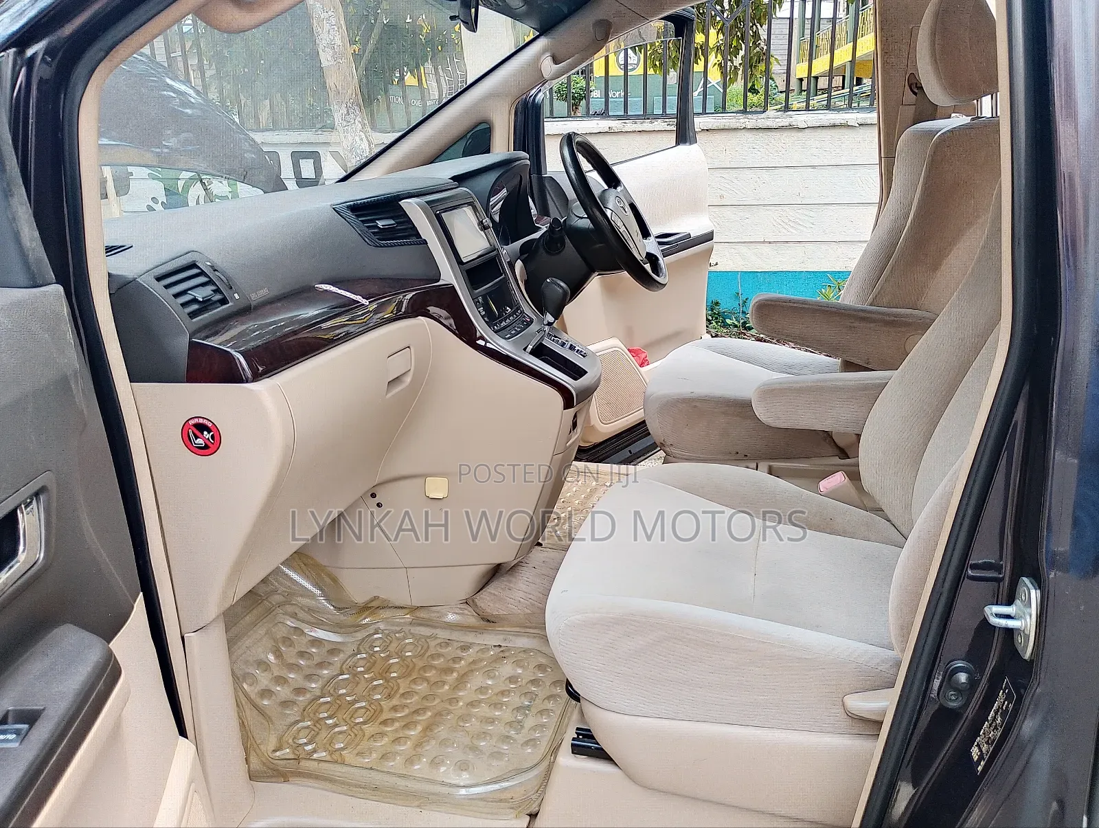 Toyota Vellfire 2013