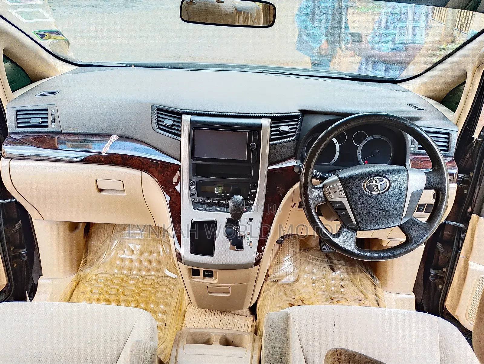Toyota Vellfire 2013