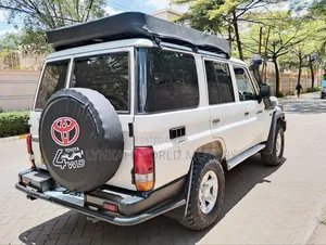 Toyota HiAce 2014 White