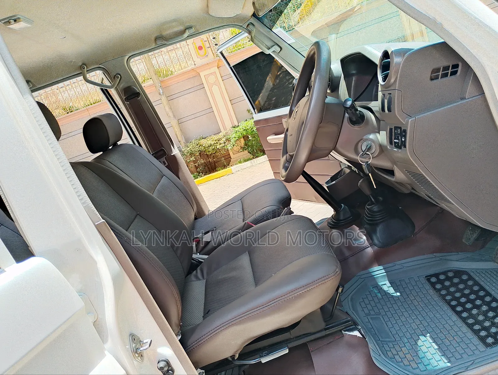 Toyota HiAce 2014 White