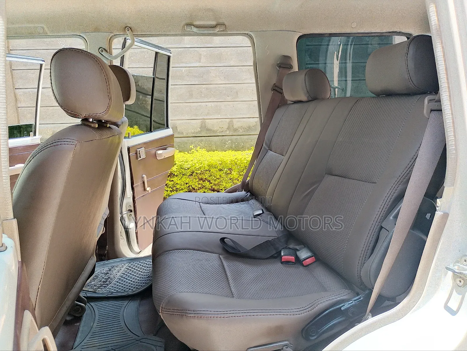 Toyota HiAce 2014 White