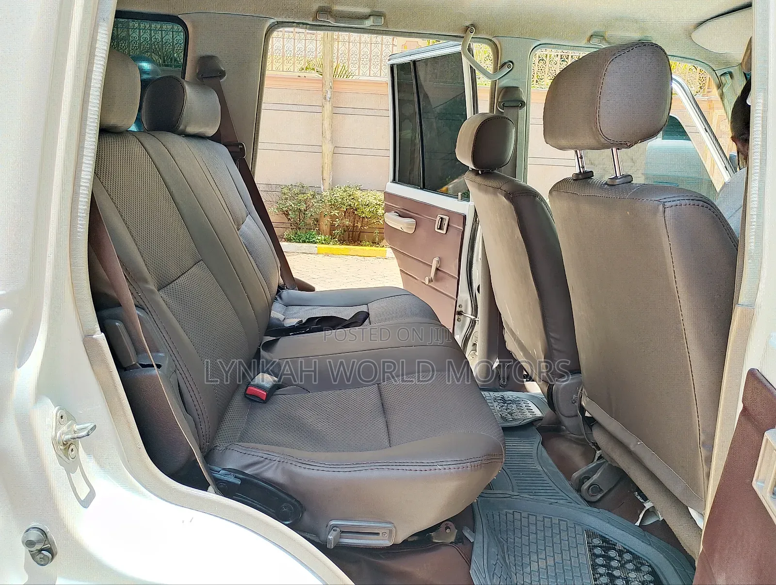 Toyota HiAce 2014 White