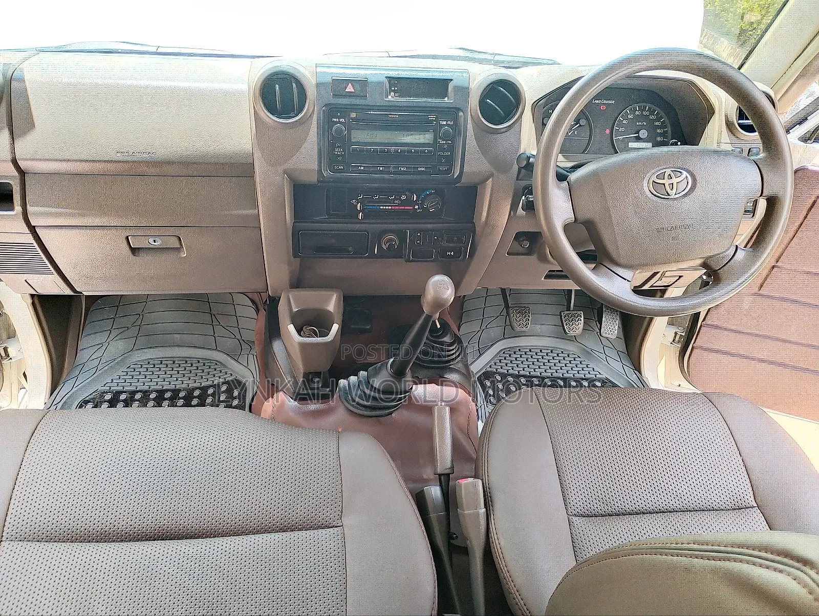 Toyota HiAce 2014 White