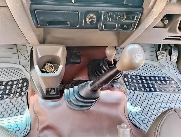 Toyota HiAce 2014 White - thumbnail 11
