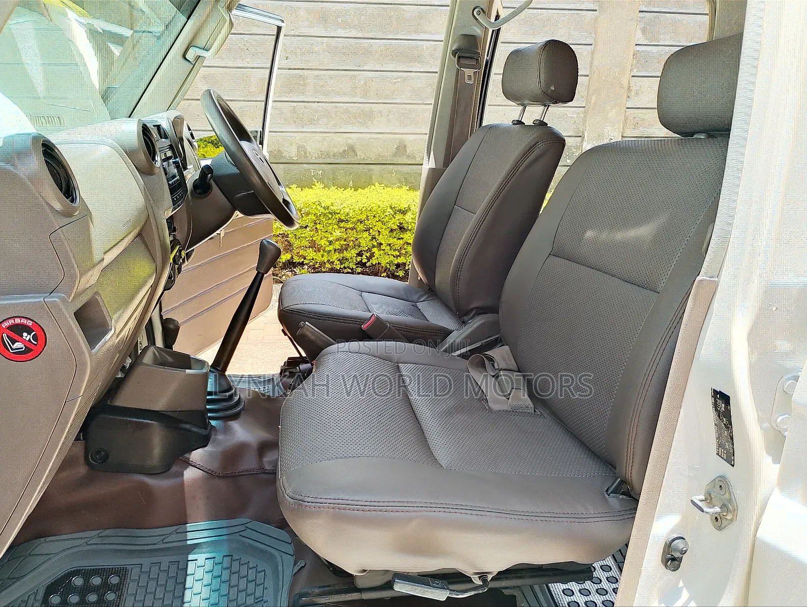 Toyota HiAce 2014 White