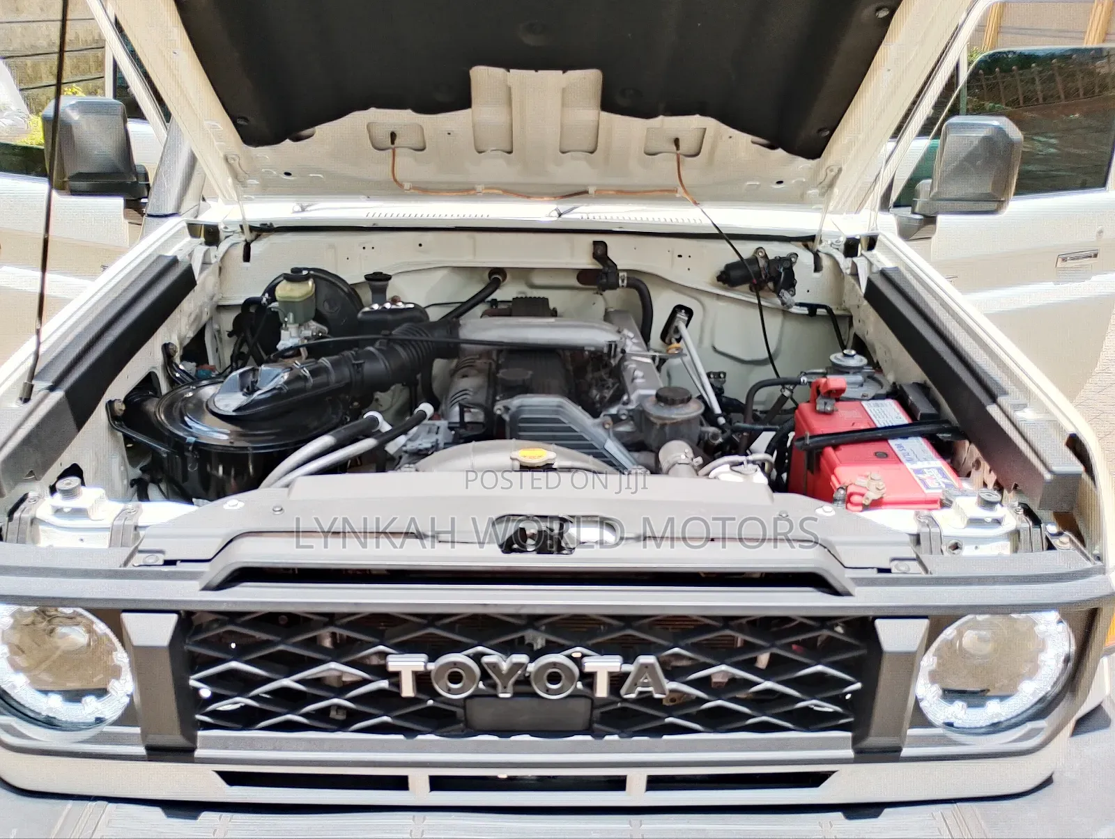 Toyota HiAce 2014 White