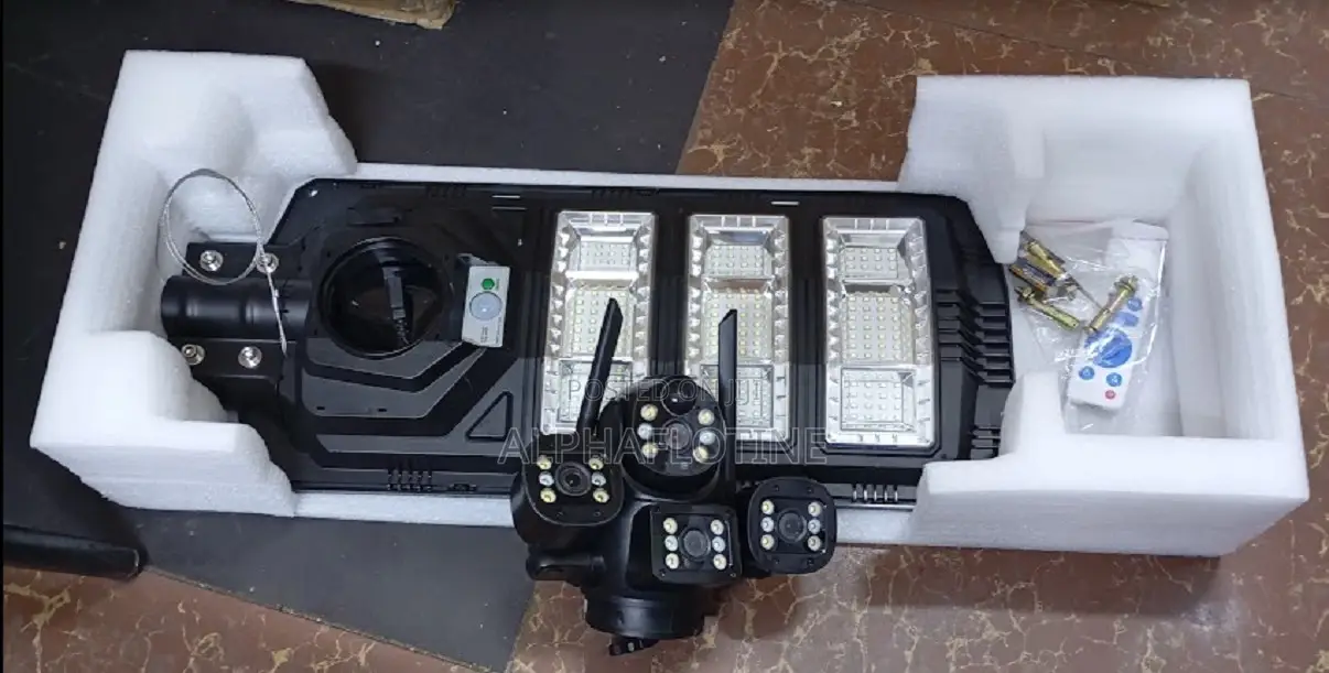 4g Connectivity Solar Paneled CCTV Camera With Floodlight