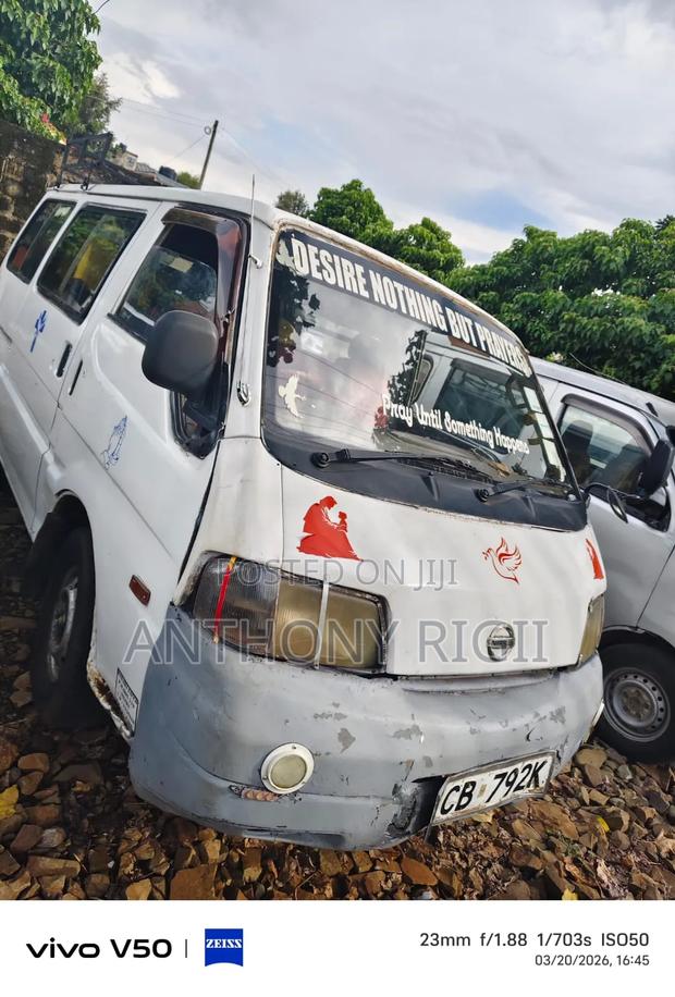 Nissan Vanette 2009 White - thumbnail 2
