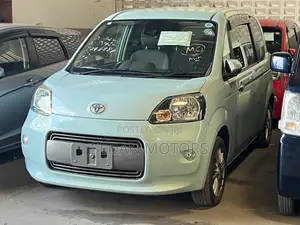 Toyota Porte 2019 Blue