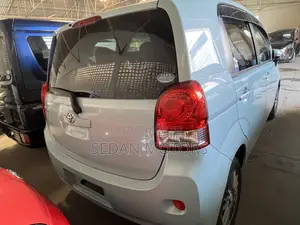 Toyota Porte 2019 Blue