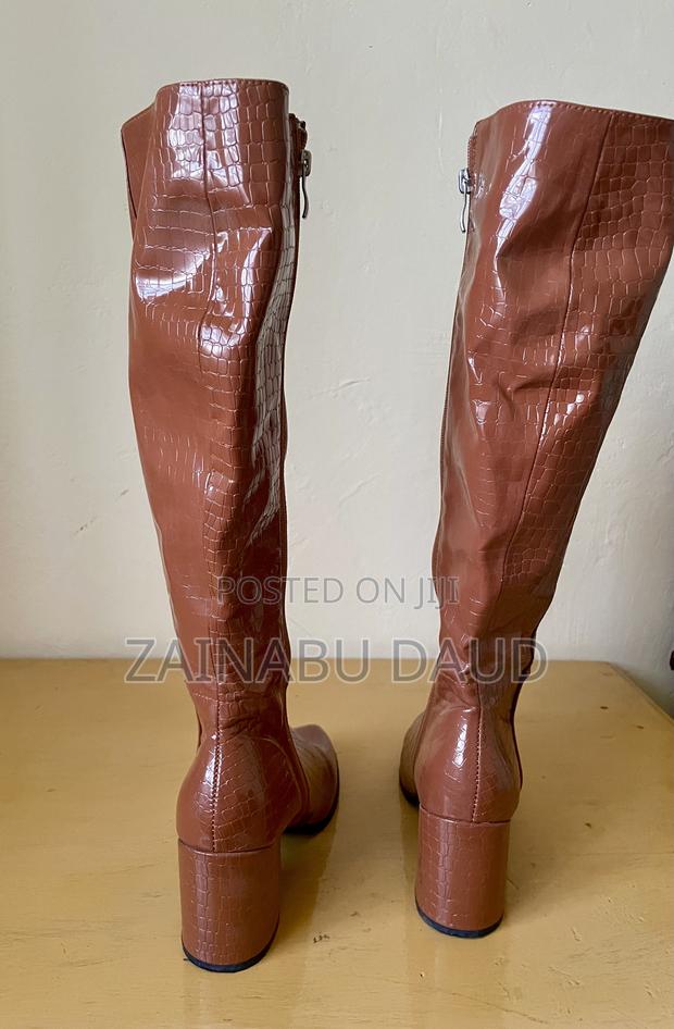 Stylish Crocodile Texture Boots